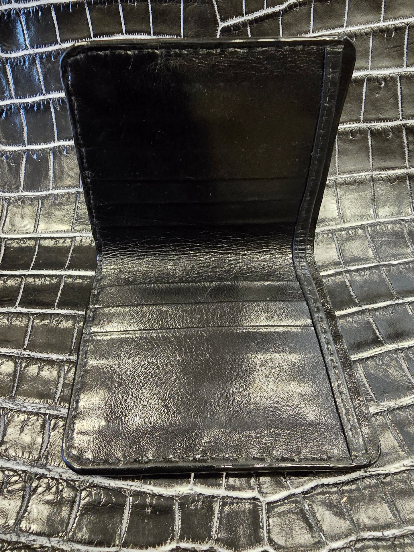 New Guinea Crocodile Pink Bi-Fold Wallet