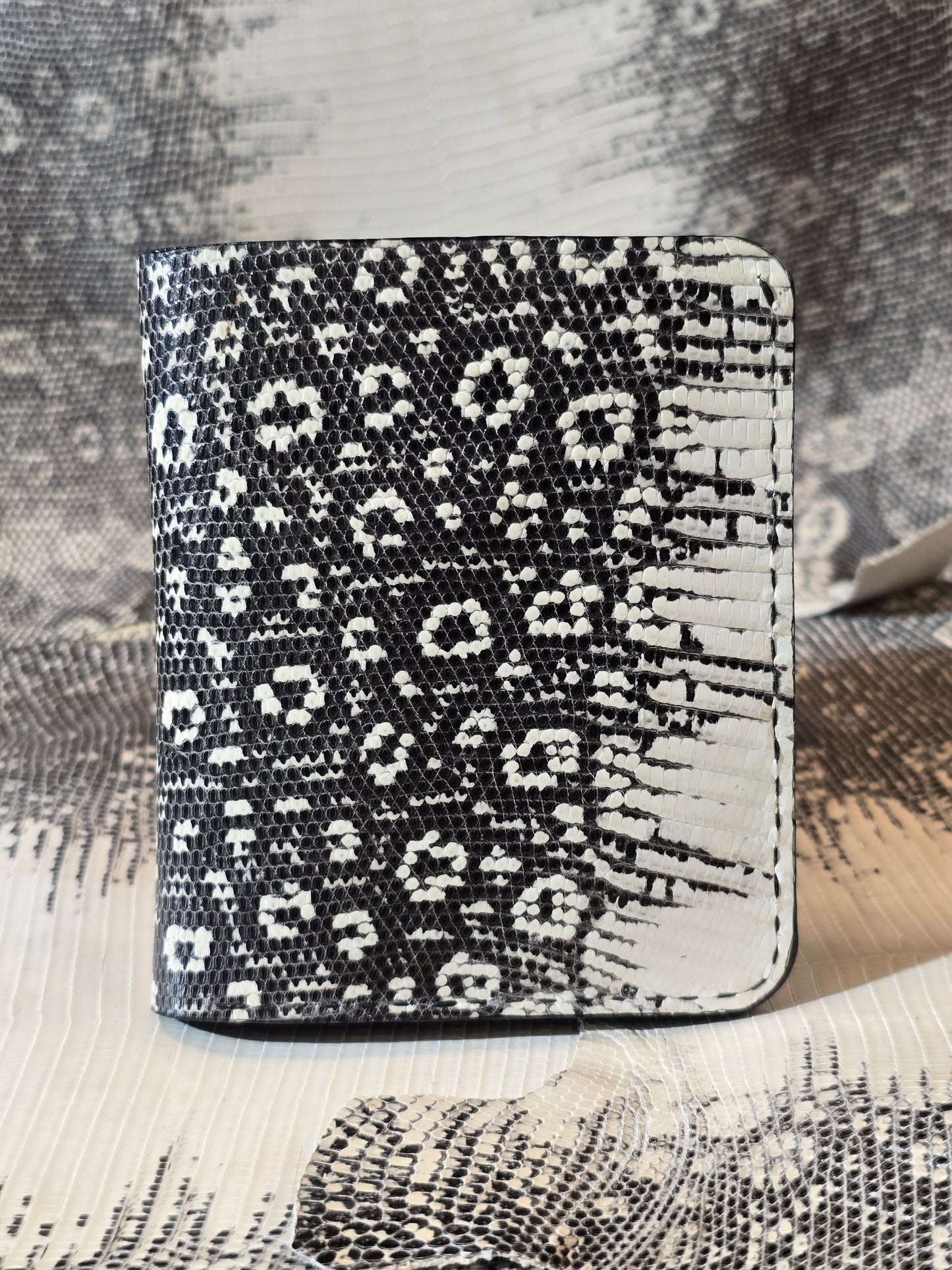 White&Black Lizard Bi-Fold Wallet