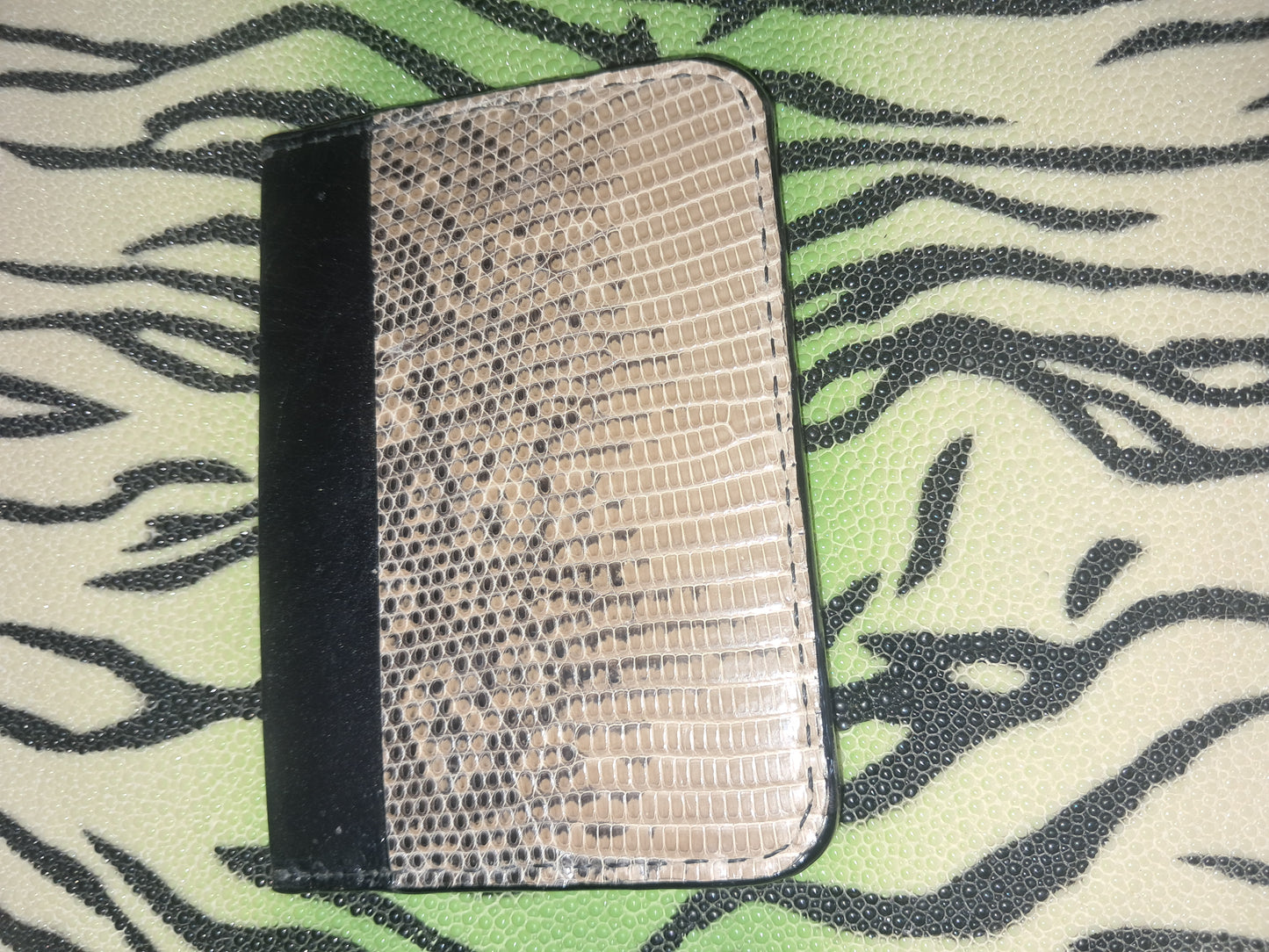 Ring Lizard Card Holder