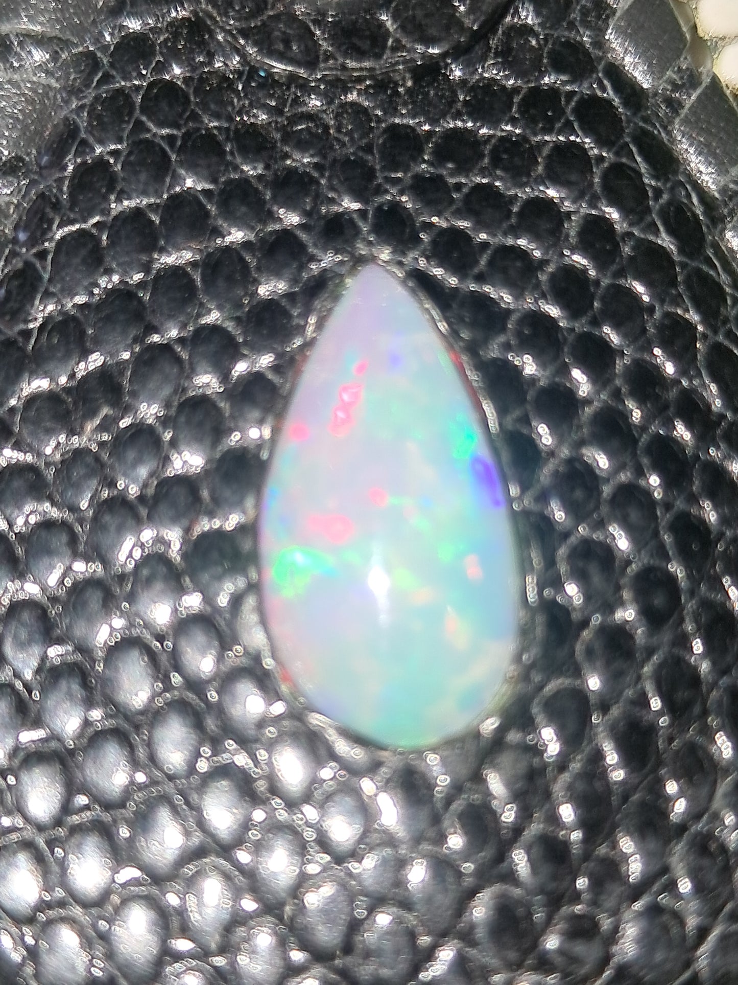 Welo Opal Lizard Key Chain